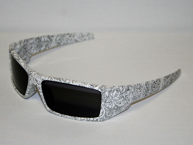 Gascan in White - Oakley Text / Grey