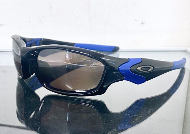 New Straight Jacket II (AF) in Polished Black / OO Black Iridium Polarized