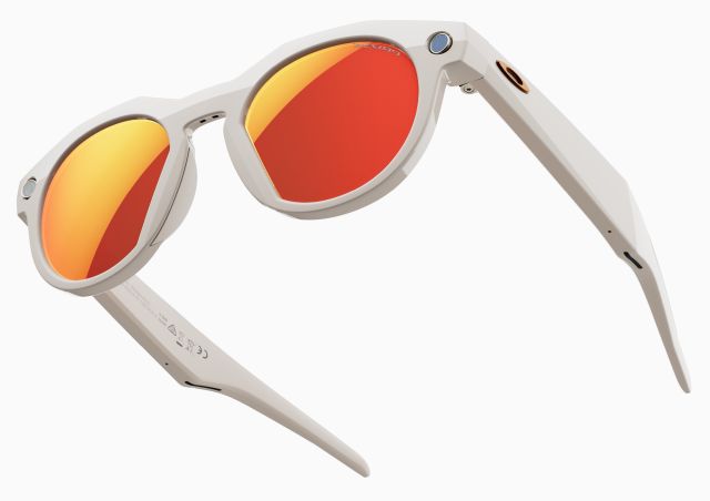 Meta HSTN in Warm Grey / Prizm Ruby Iridium