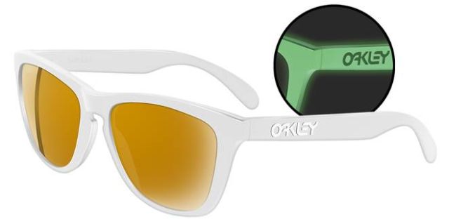 Collectors Frogskins in Matte Black / Prizm Snow Dark Grey