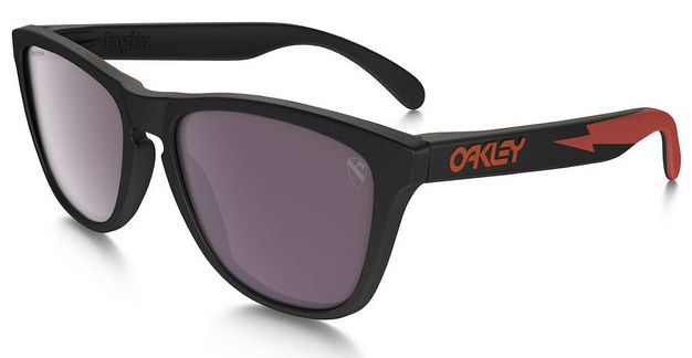 Collectors Frogskins in Matte Black / Prizm Daily Polarized