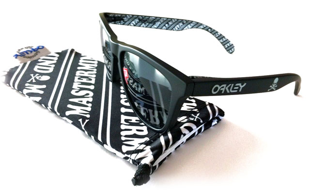 Collectors Frogskins in Matte Black / Grey Polarized