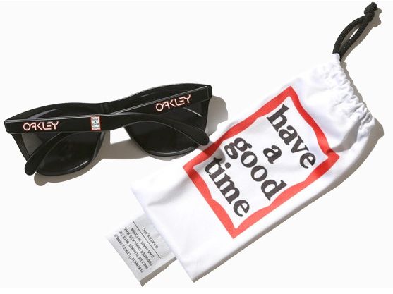 Collectors Frogskins in Matte Black / Grey