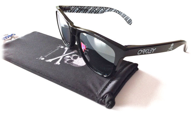Collectors Frogskins in Polished Black / Black Iridium Polarized