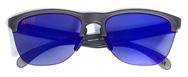 Frogskins Lite in Matte Grey Smoke / +Red Iridium