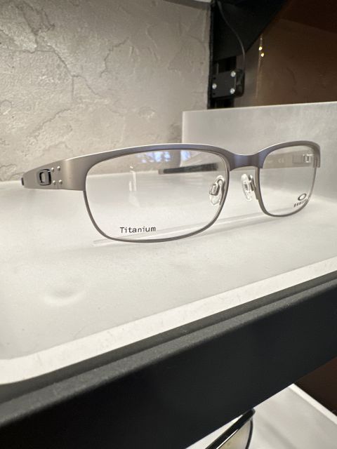 Metal Plate in Light (57) / Clear