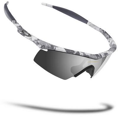 New M Frame Strike in Metallic Silver - Jet Black / G30