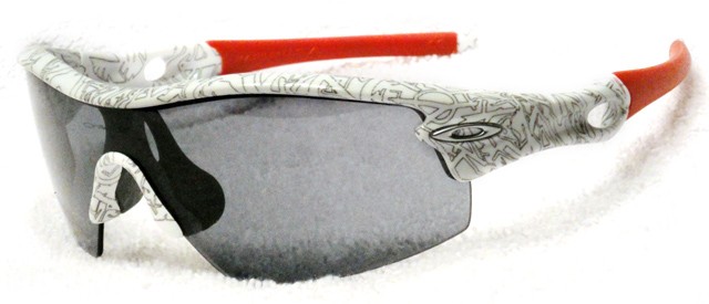 Radar Pitch in White w/Text / Grey