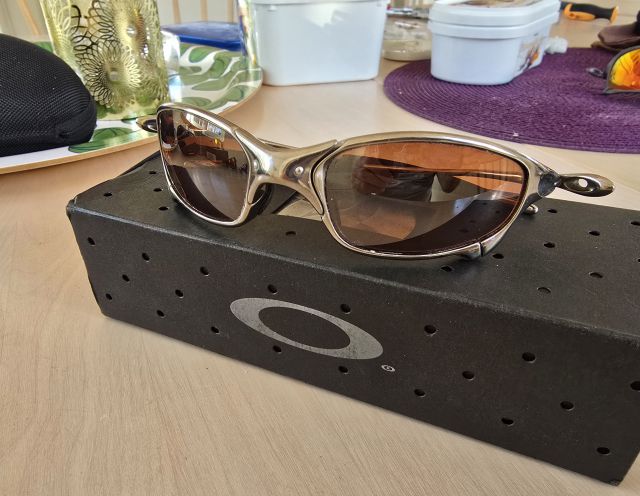 Juliet in Polished / VR28 Black Iridium